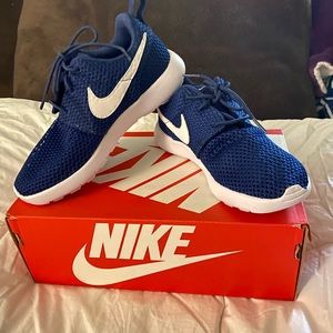 Kids PS size 2 (2Y) NIKE ROSHE ONE Navy blue BNIB! Sneakers running shoes tennis